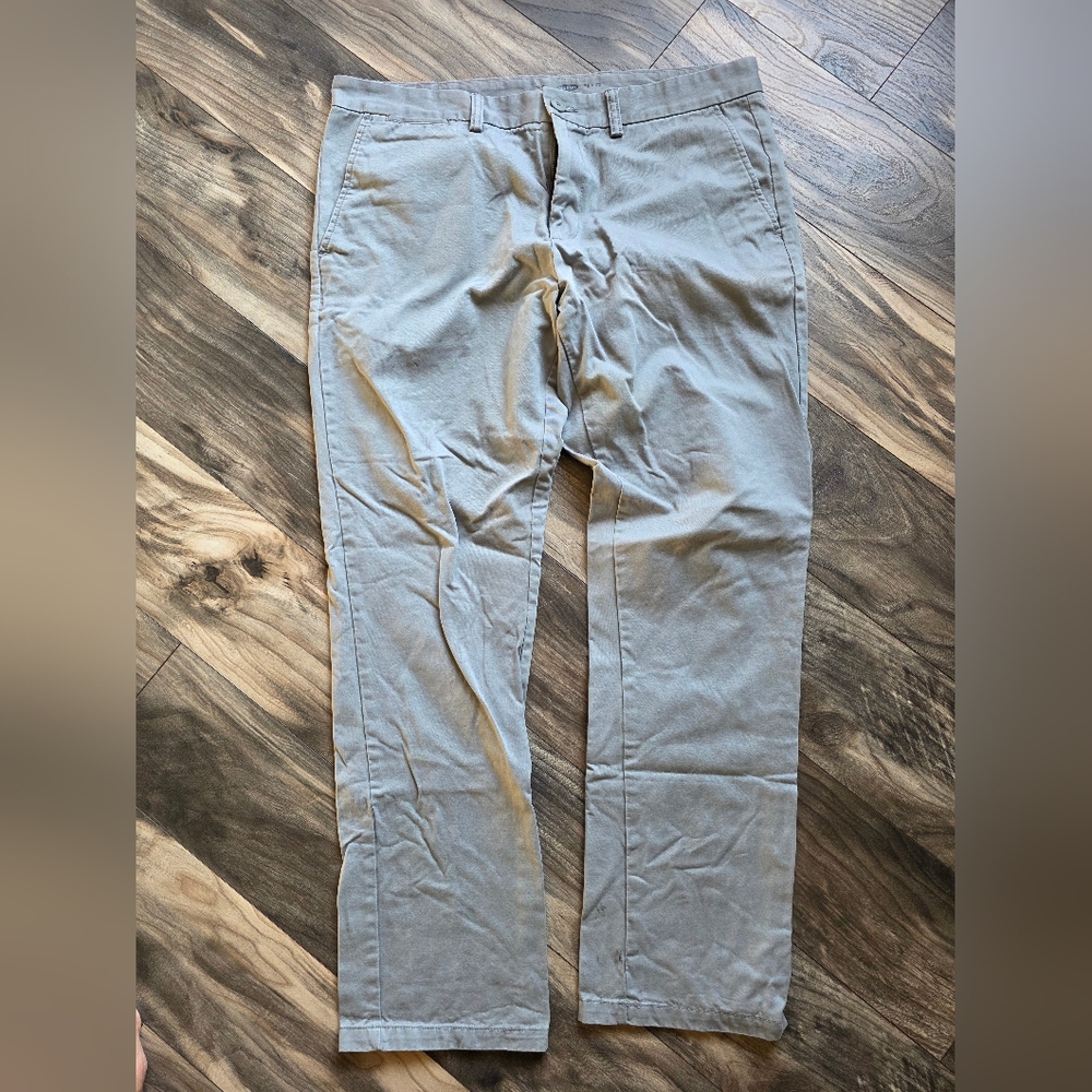 Old Navy Men's Light Gray Chinos